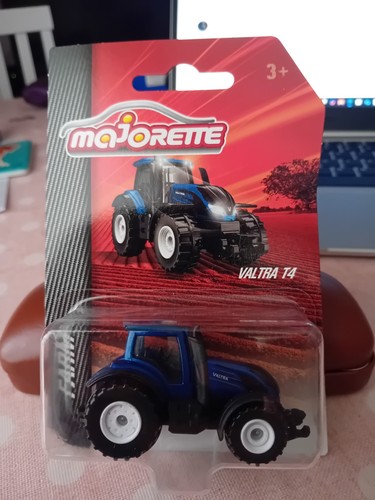Majorette valtra tractor - t4,