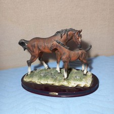 The Crosa Collection Horse & Foal Figurine on Wooden Base – Elegant Display