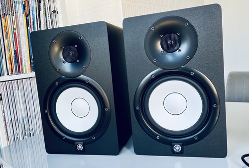 Black yamaha hs7 studio - black,