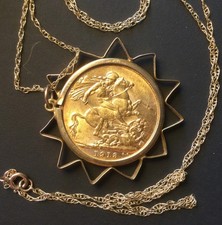 1913 Full Gold Sovereign, with attractive 9ct mount and chain.