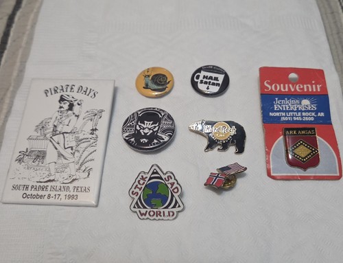Lot collectiible buttons and - lot,