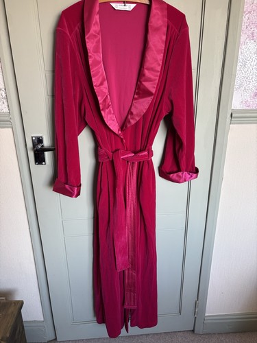 Vintage women s dressing - vintage,