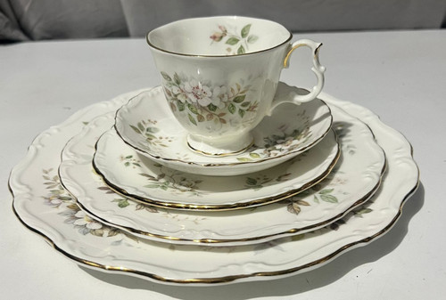 Royal albert haworth - haworth, dinner