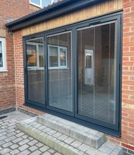 Anthracite 3 Door Aluminium Bi-Fold – Fast UK Delivery with Blinds