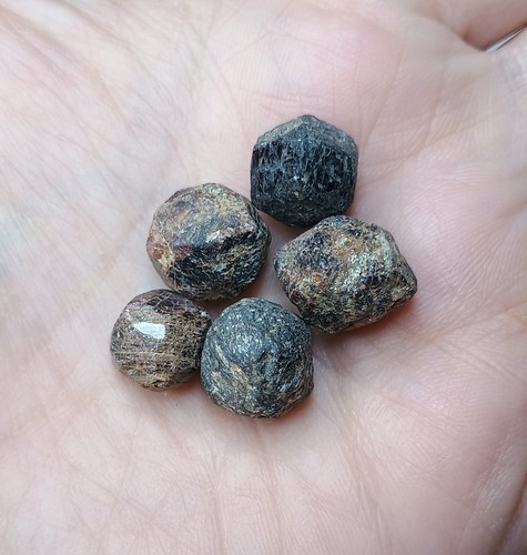 Rough deep red almandine - deep,