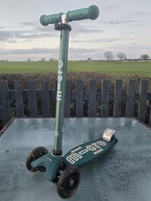 Maxi Micro Deluxe  LED  Green scooter Very Good Condition