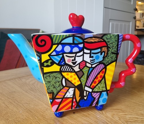 Romero britto dancing cheek - cheek, to