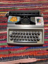 An Original Petite 600 Vintage Kids Typewriter