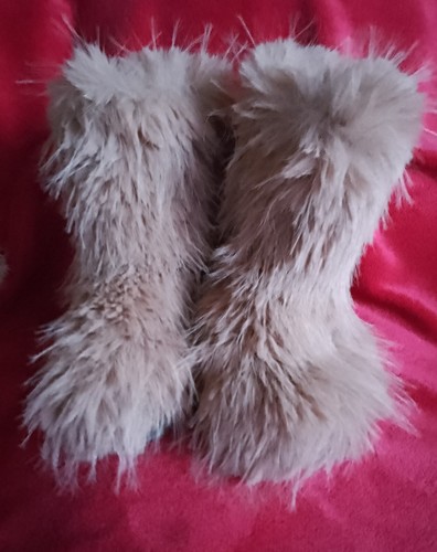 Ladies beige fur yeti boots - yeti,