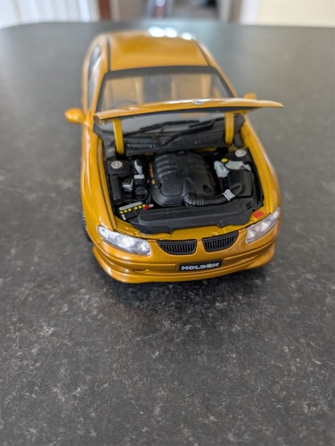 Autoart 73432 holden - 1:18,