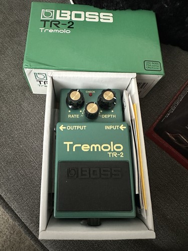 Boss tremolo guitar - tr-2,