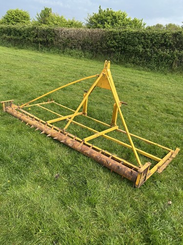 Land leveller with crumbler - leveller,