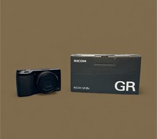 Ricoh GR IIIx Digital Camera [Focal length 40mm] (79 SHUTTER COUNT)