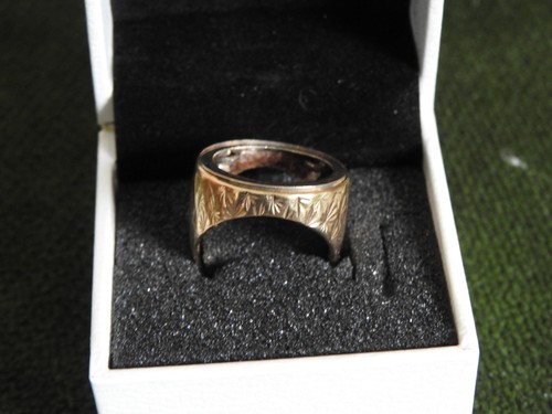 9ct gold half - , ring