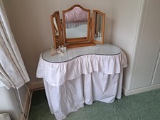 Vintage kidney-shaped dressing