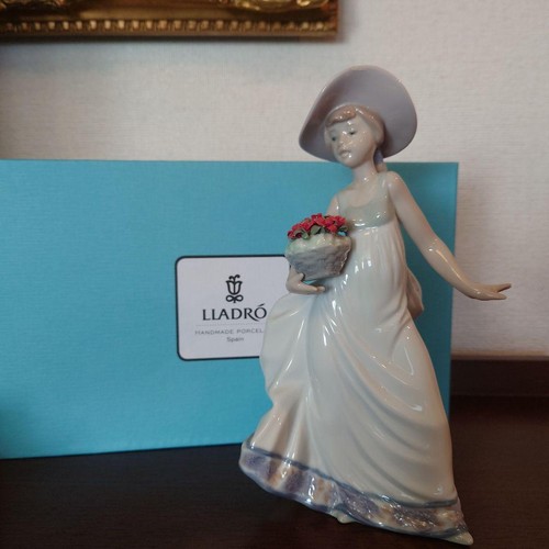 Lladro girl pottery figurine - girl's,
