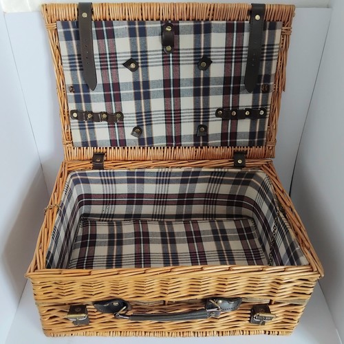 Vintage style wicker picnic - vintage-style,