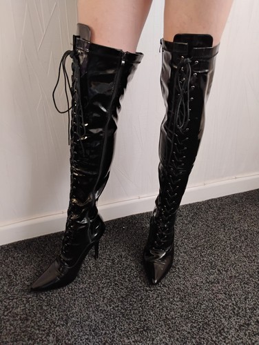 Cross dressing transvestite - cross-dressing,
