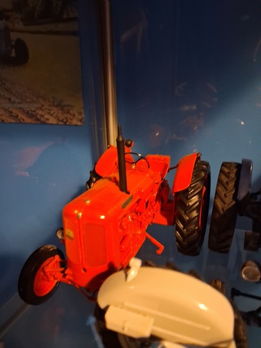 Universal hobbies 2715 16 - universal, 1:16