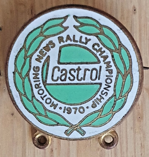 Castrol pin badge 1970 - castrol,