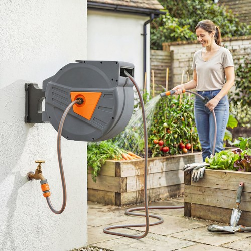 Retractable hose reel wall - hose,