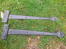 Big pair of 18 inch matt black strong hinges in good condition.