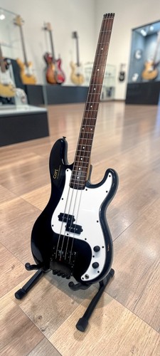 Cort space headless bass - space, p-bass