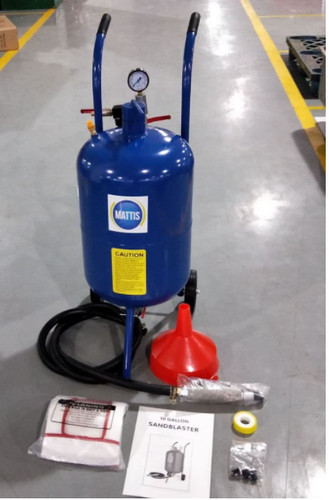 Sand blasting pot with new - sand,