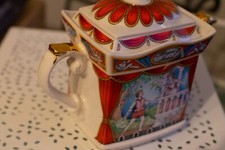 Vintage Porcelain China Sadler teapot - Romeo and Juliet (Shakespeare) 