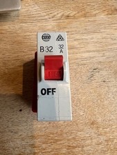 Wylex 32 amp plug in mcb c/w base