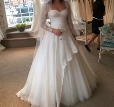 Suzanne Neville Wedding Dress pre loved size 12 - 14