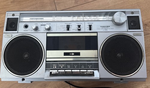 Toshiba stereo radio cassette - ,