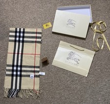 Burberry Women's Purple Nova