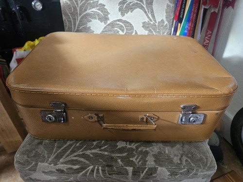 Old french vintage suitcase - old,