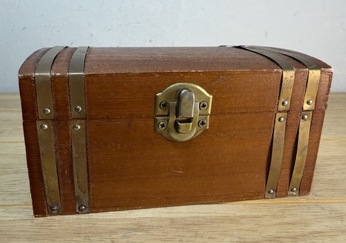 Mini wooden treasure chest - wooden,