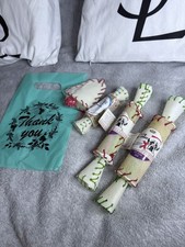 NEW 4pk Christmas Cracker Gift