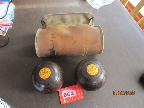 Pair bowls - of, bowls.