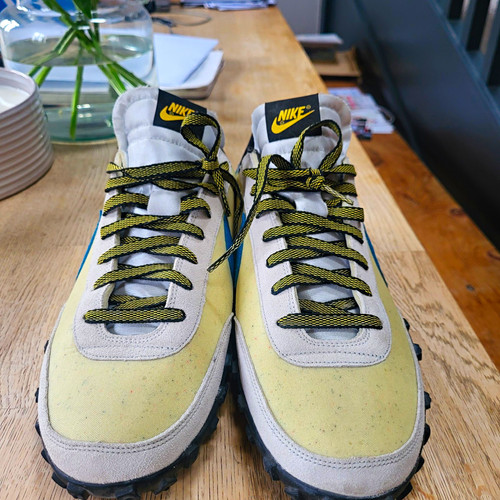 Rare 2020 nike waffle racer - v,
