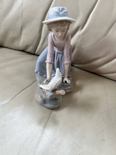 Nao lladro figurine girl - nao-lladro, figurine-'girl