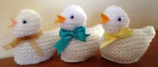 EASY KNITTING PATTERN TO MAKE EASTER CHICK CHOCOLATE CREME CREAM EGG COVER 