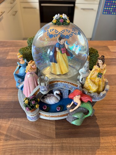 Disney snow globe very - , rare