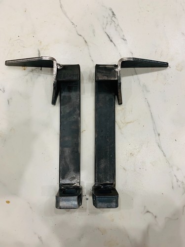 Avant loader brackets cast - avant,