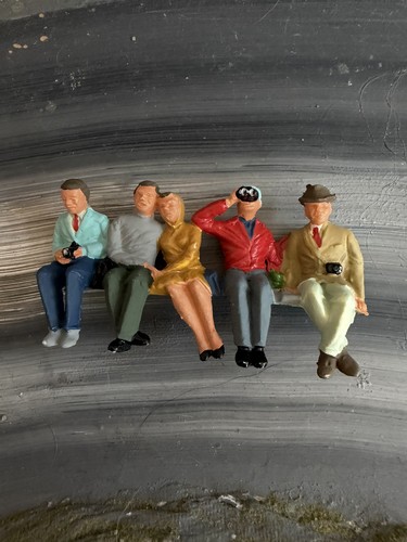 Painted seated spectators - seated,