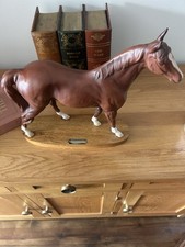 ROYAL DOULTON: BESWICK RACEHORSE : perfect condition.