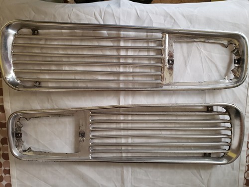 Pair lower cooling grilles - pair, of