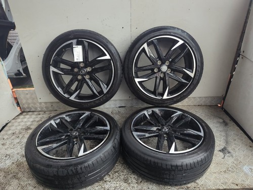 Toyota chr mk1 hatchback - chr, gr
