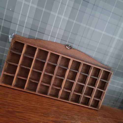 Thimble shelves cubes stand