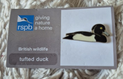 Rspb bird pin badge - bird, tufted