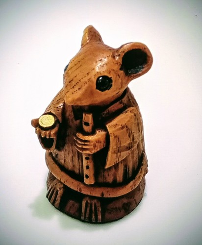 Church mouse busker carved - busker,