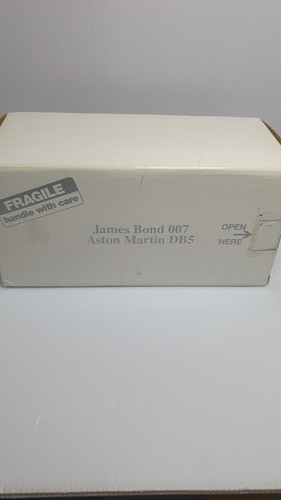 Danbury mint aston martin - mint,